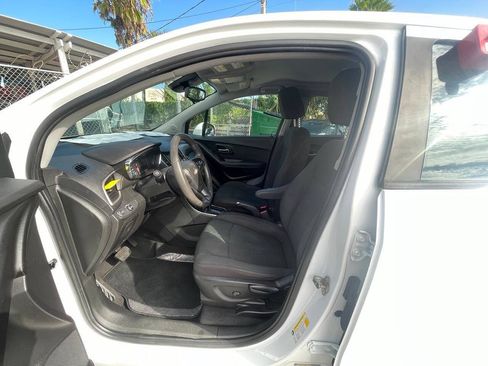 Used 2019 Chevrolet Trax LS FWD image 9