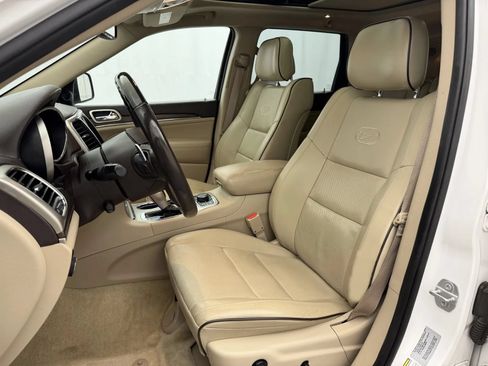 Used 2017 Jeep Grand Cherokee Overland w/ Jeep Active Safety Group AWD/4WD image 10
