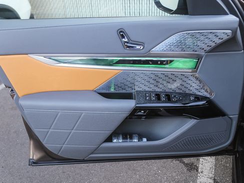 Used 2025 BMW i7 M70 image 17