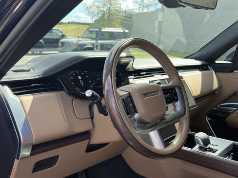 Certified 2024 Land Rover Range Rover Long Wheelbase SE AWD/4WD image 18