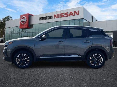 Certified 2025 Nissan Kicks SV image 9