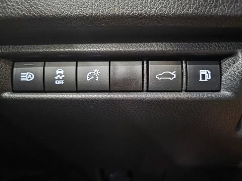 Used 2025 Toyota Camry SE AWD/4WD image 18