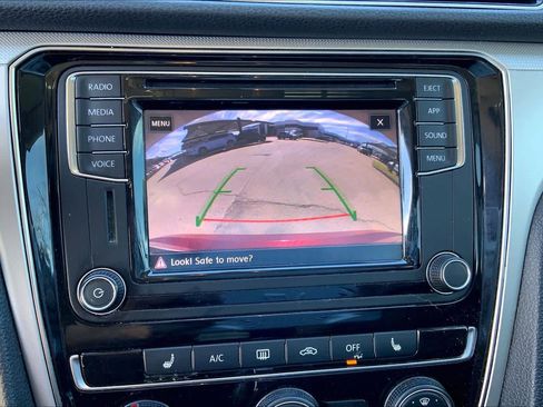 Used 2019 Volkswagen Passat 2.0T Wolfsburg image 26