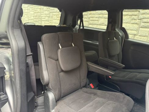 Used 2017 Dodge Grand Caravan SE FWD image 39