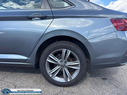 Used 2024 Volkswagen Jetta SE FWD image 6