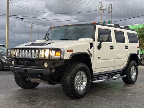 Used 2005 HUMMER H2 w/ Preferred Equipment Group image 1