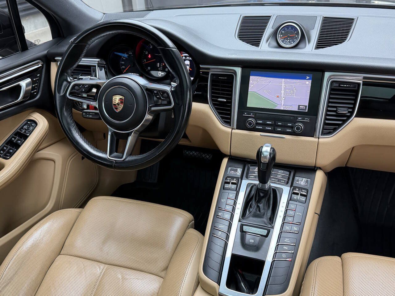 Used 2018 Porsche Macan AWD/4WD image 27
