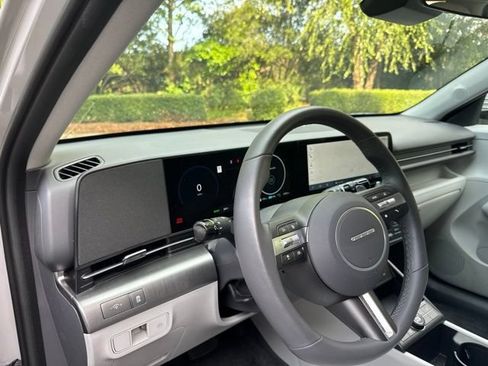 Used 2025 Hyundai Kona SEL FWD image 10