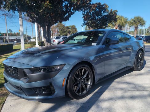 Used 2024 Ford Mustang Dark Horse image 5