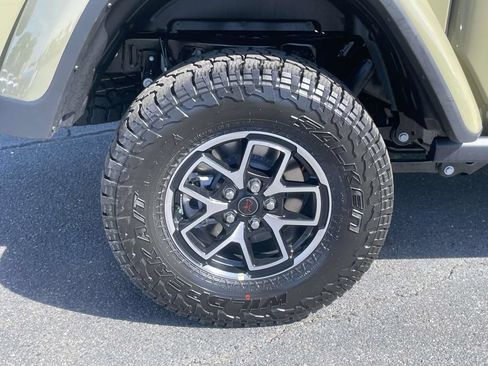 New 2026 Jeep Gladiator Rubicon w/ Steel Power Dome Hood Package AWD/4WD image 13