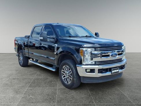 Used 2018 Ford F250 Lariat w/ Lariat Value Package AWD/4WD image 6