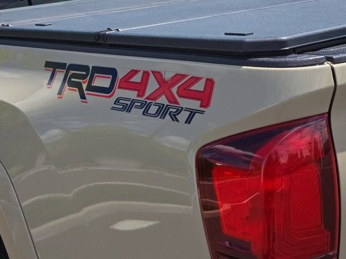 Used 2019 Toyota Tacoma TRD Sport AWD/4WD image 27