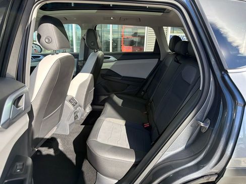 Certified 2025 Volkswagen Taos SE image 14