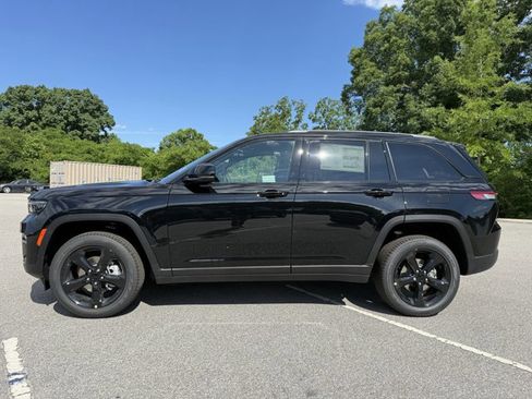 New 2025 Jeep Grand Cherokee Limited w/ Black Appearance Package image 2