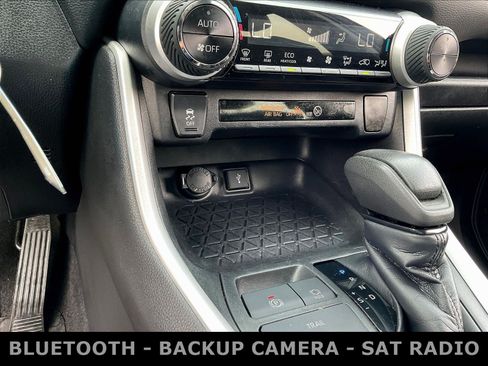 Used 2020 Toyota RAV4 LE AWD/4WD image 16