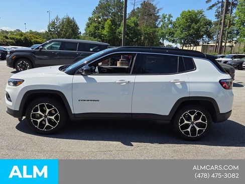 Used 2025 Jeep Compass Limited AWD/4WD image 4