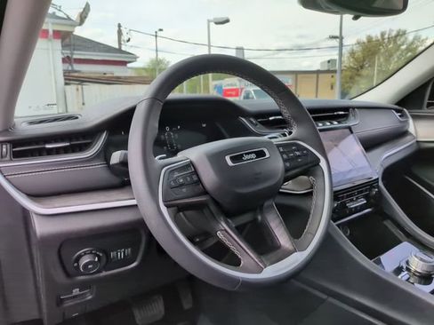Used 2023 Jeep Grand Cherokee L Limited w/ Trailer Tow Group (B) AWD/4WD image 31
