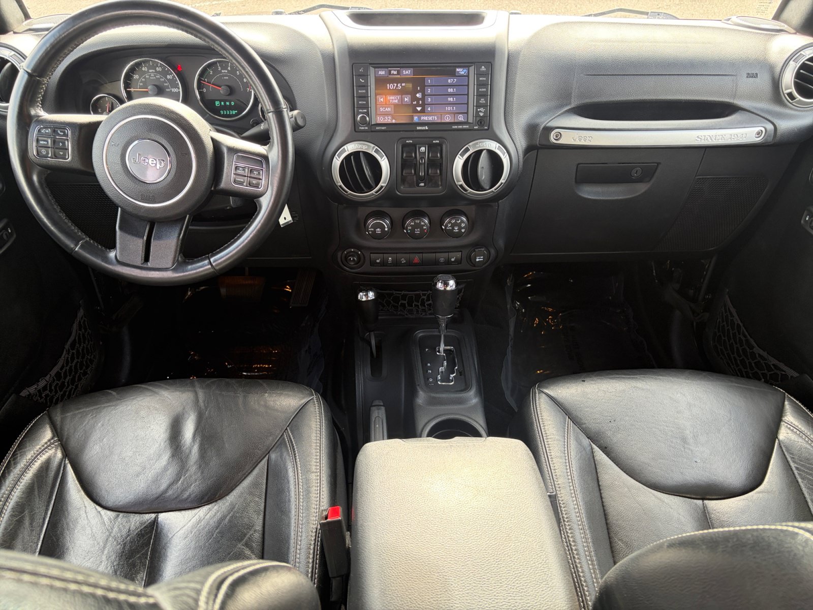 Used 2018 Jeep Wrangler Unlimited Sahara w/ Connectivity Group AWD/4WD image 18