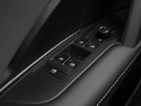 New 2026 Volkswagen Tiguan SE image 8