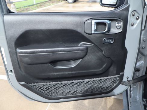 Used 2022 Jeep Gladiator Mojave AWD/4WD image 12