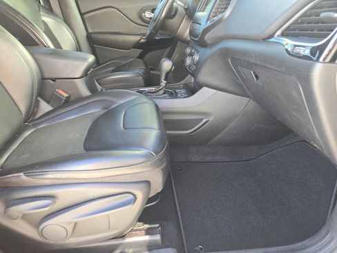 Used 2021 Jeep Cherokee Altitude image 16