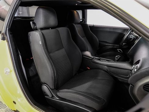 Used 2017 Dodge Challenger R/T image 29