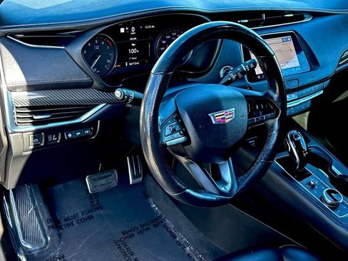 Used 2021 Cadillac XT4 Sport image 10