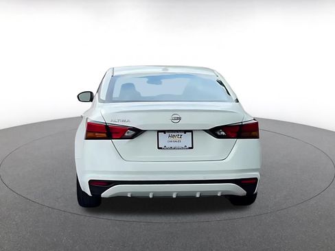 Used 2025 Nissan Altima 2.5 SV FWD image 12
