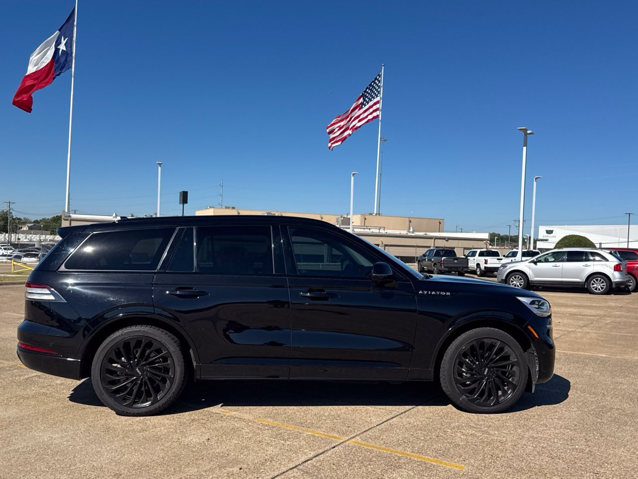 Used 2023 Lincoln Aviator Reserve w/ Equipment Group 201A RWD image 28
