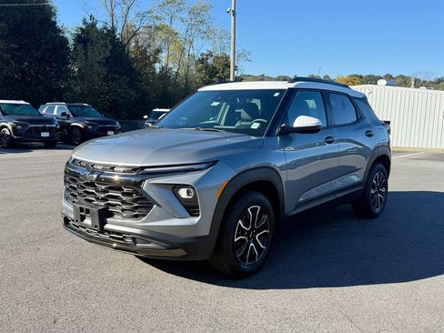 Used 2025 Chevrolet TrailBlazer ACTIV w/ Convenience Package image 3