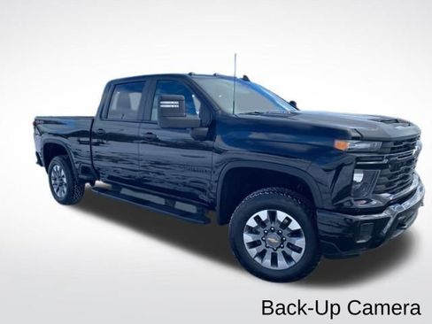 Used 2024 Chevrolet Silverado 2500 Custom w/ Custom Value Package image 7