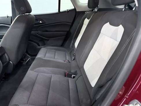 Used 2024 Chevrolet Trax LS w/ LS Convenience Package FWD image 21