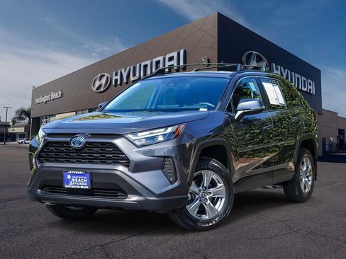 Used 2024 Toyota RAV4 XLE AWD/4WD image 1