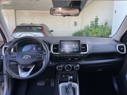 Used 2025 Hyundai Venue SEL image 34