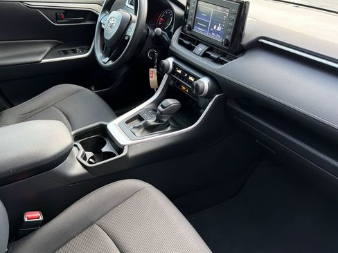 Used 2019 Toyota RAV4 LE image 20