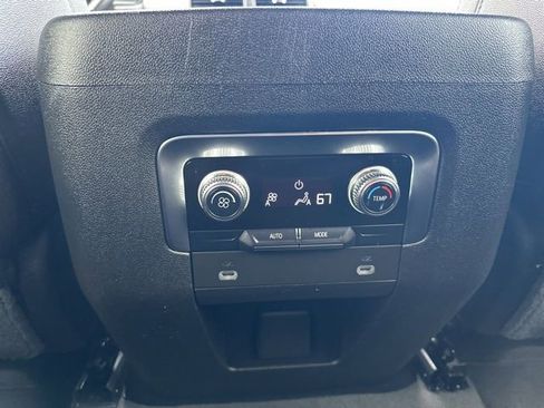 Used 2024 GMC Yukon XL SLT image 16