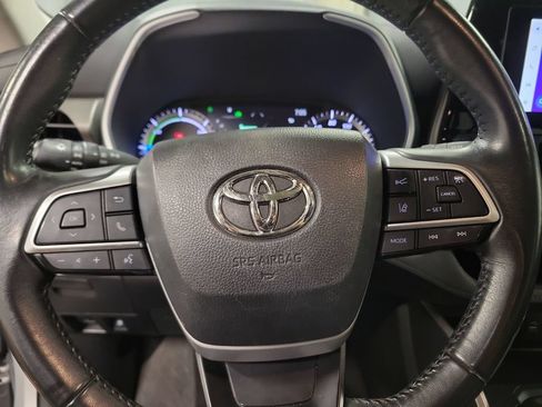 Used 2023 Toyota Highlander XLE AWD/4WD image 22