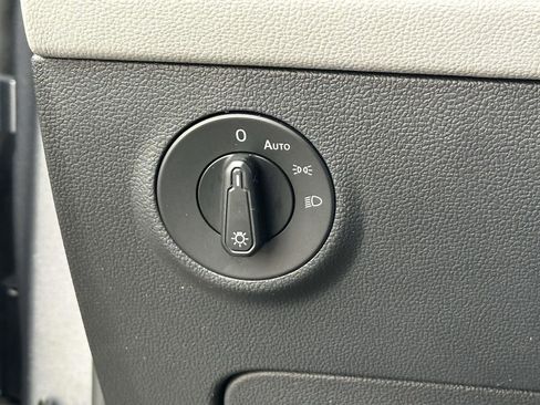 Used 2022 Volkswagen Taos SE image 17