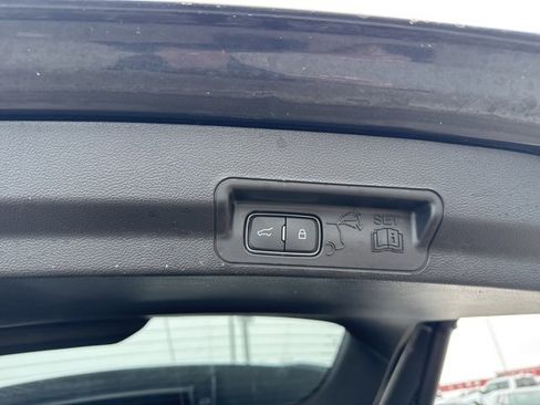 Used 2022 Ford Explorer XLT w/ Equipment Group 202A image 13