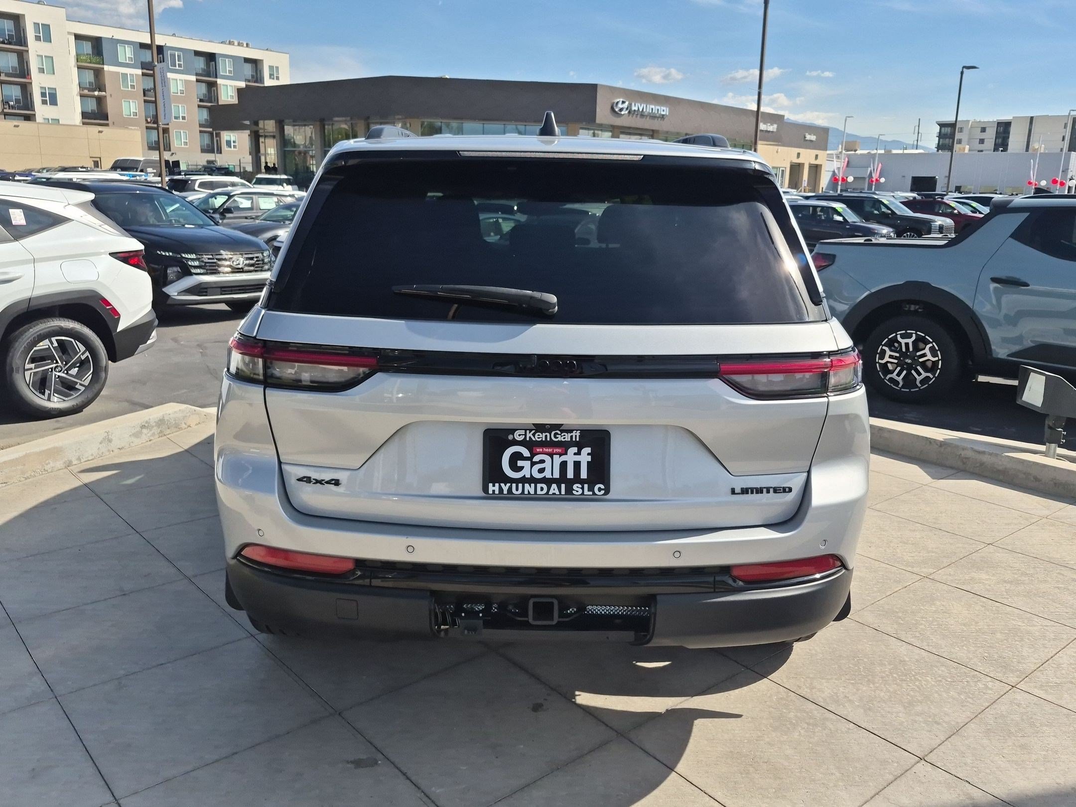 Used 2024 Jeep Grand Cherokee Limited w/ Black Appearance Package AWD/4WD image 5