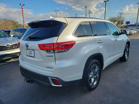 Used 2019 Toyota Highlander Limited image 3