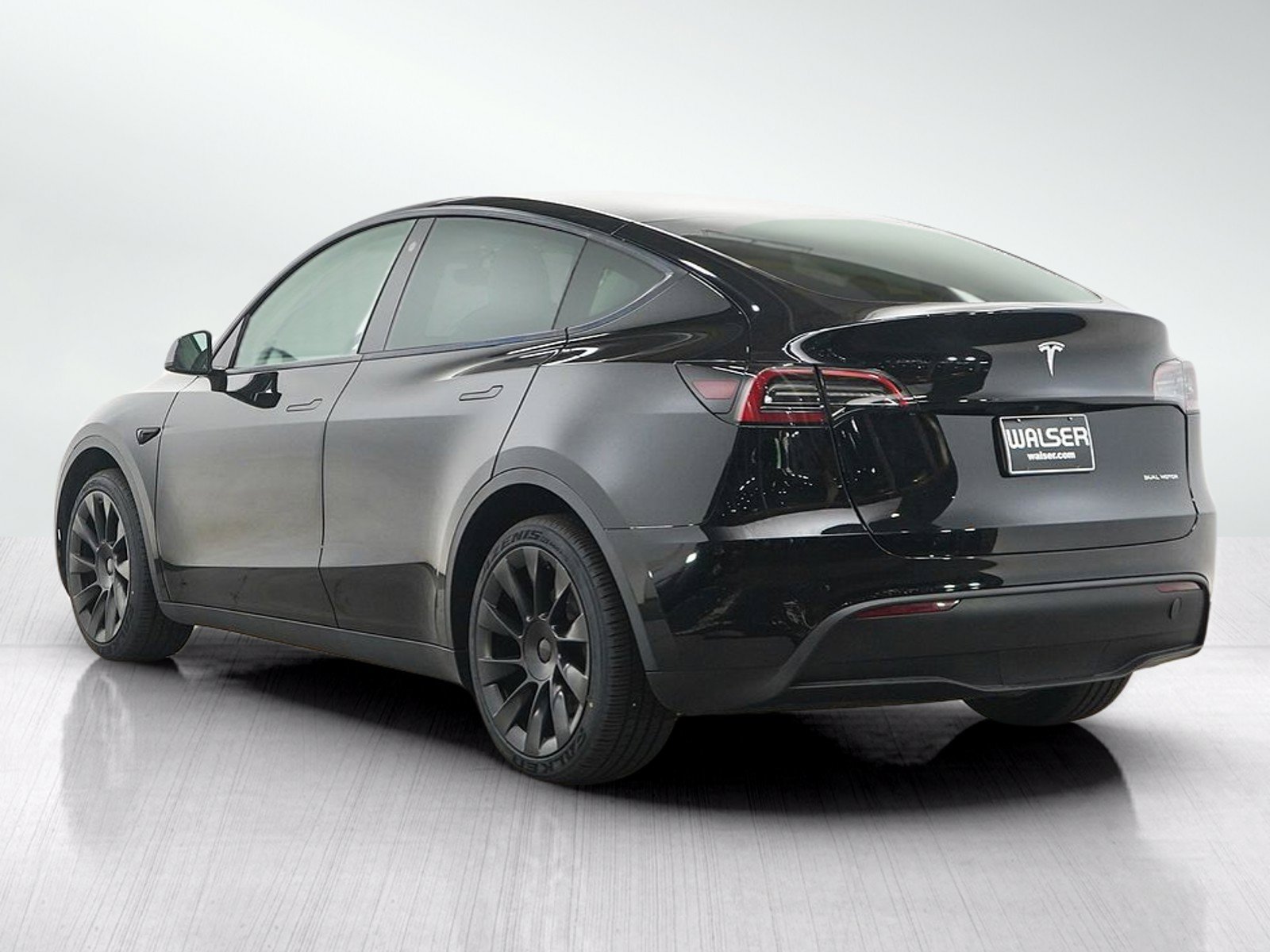Used 2023 Tesla Model Y Long Range AWD/4WD image 3