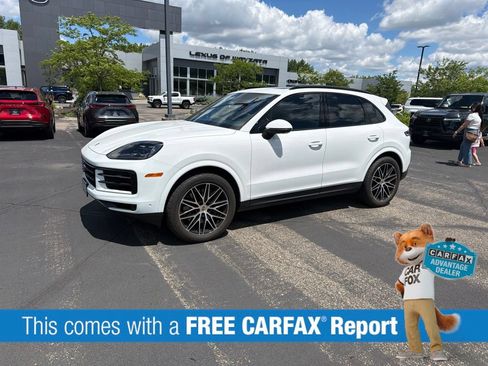 Used 2024 Porsche Cayenne AWD/4WD image 2