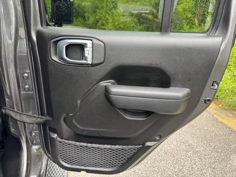 Used 2023 Jeep Gladiator Sport AWD/4WD image 15