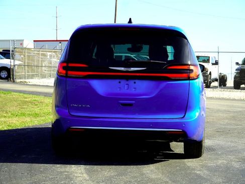 New 2026 Chrysler Pacifica Select image 7