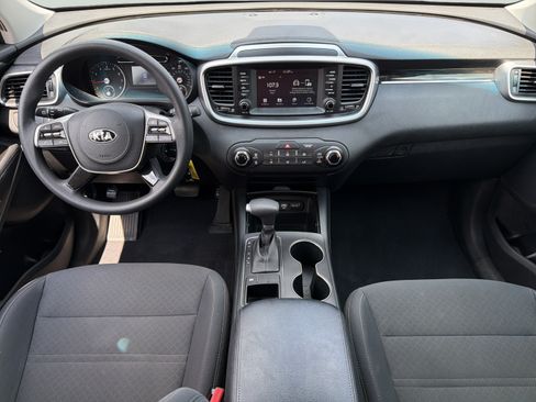 Used 2020 Kia Sorento LX FWD image 8
