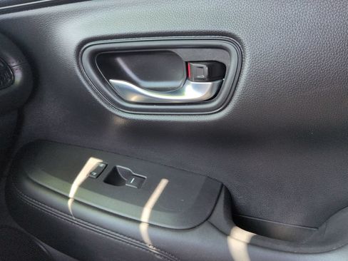 Used 2025 Honda HR-V LX image 25