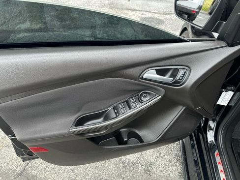 Used 2016 Ford Focus ST w/ Equipment Group 402A image 11