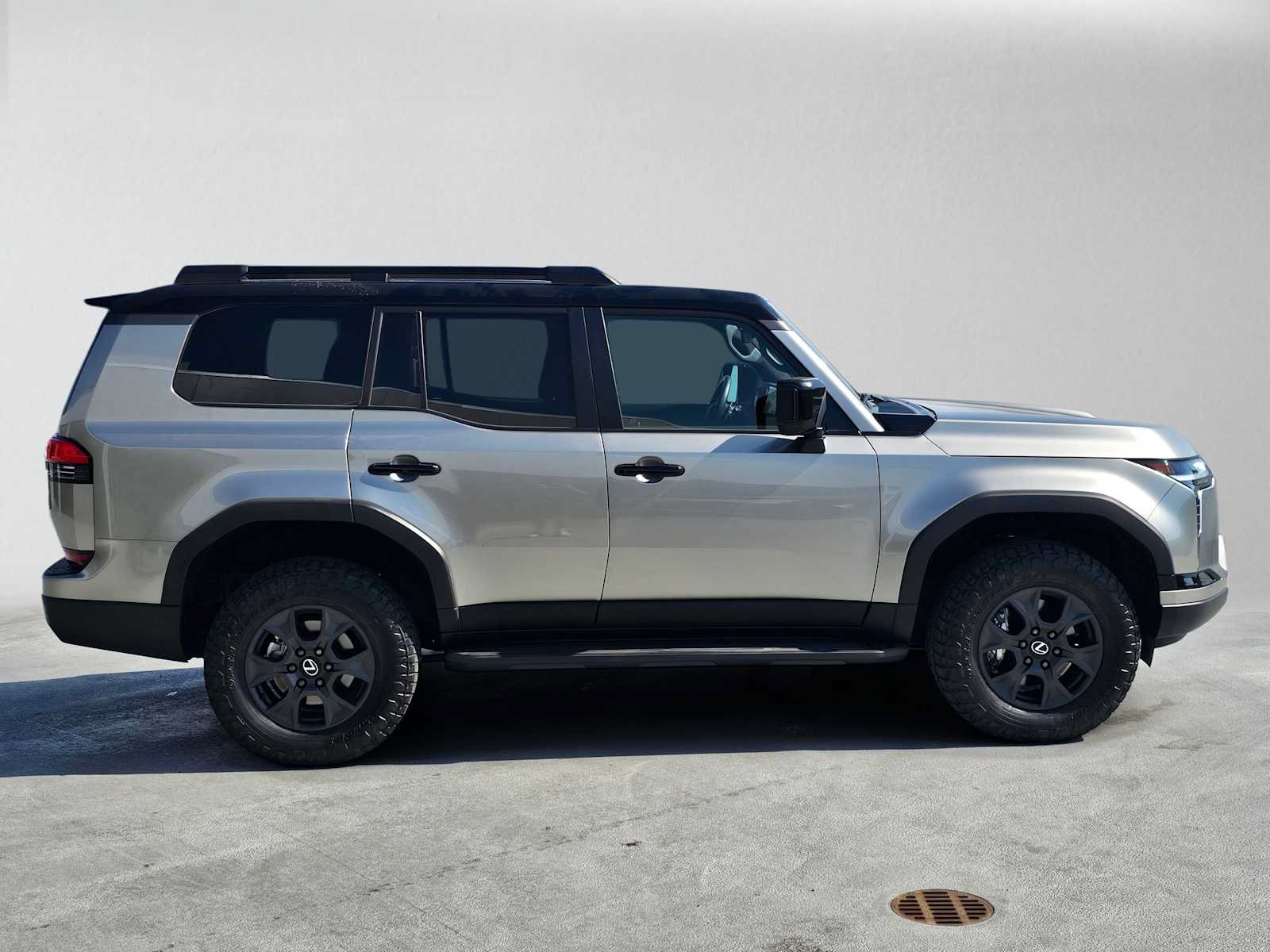 Used 2025 Lexus GX 550 AWD/4WD image 6