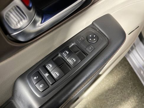 Used 2019 Chrysler Pacifica Touring-L Plus w/ Advanced Safetytec Group FWD image 19